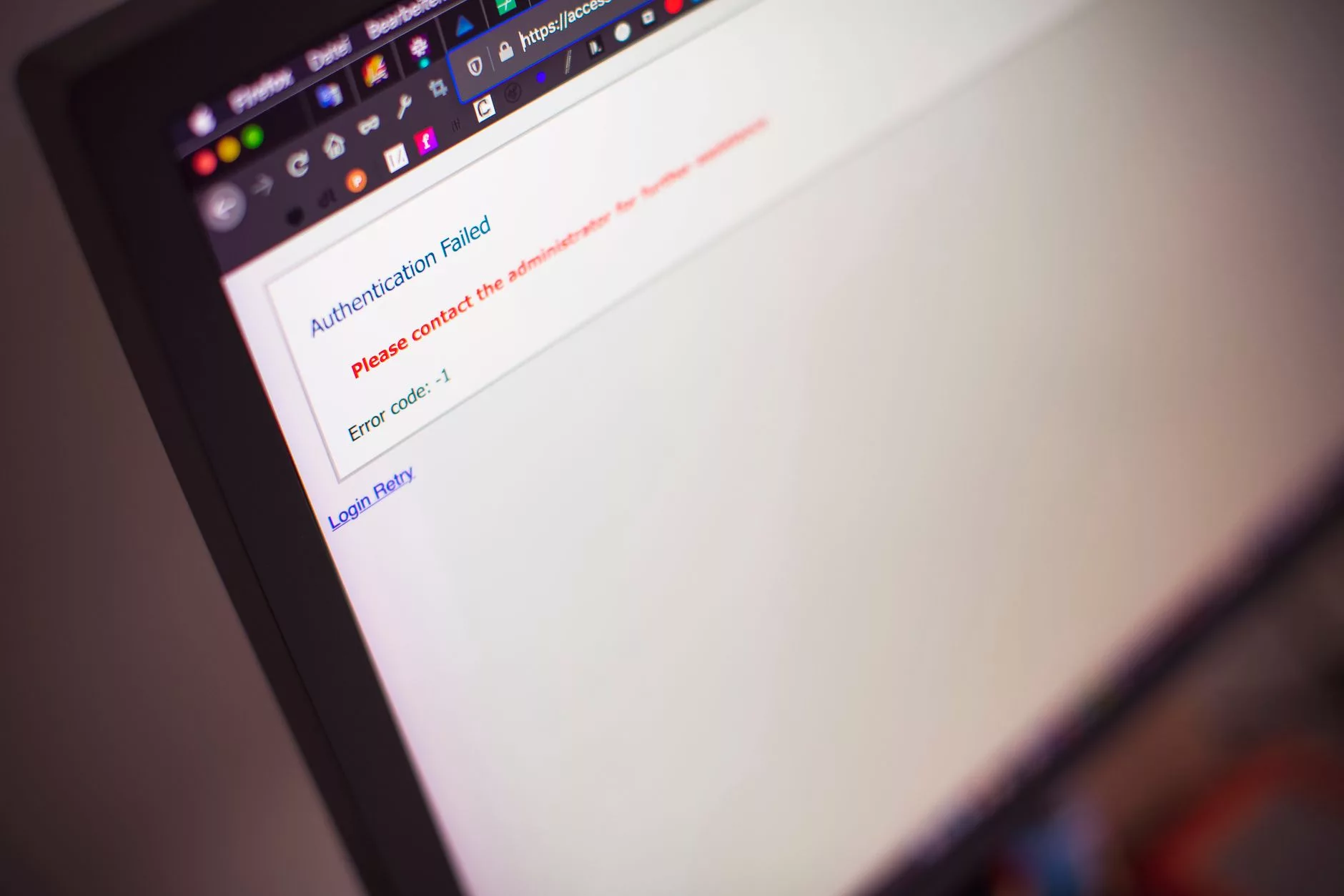Common Beginner Pitfalls to Avoid When Starting with WordPress A laptop screen displaying website troubleshooting and performance optimization tools.