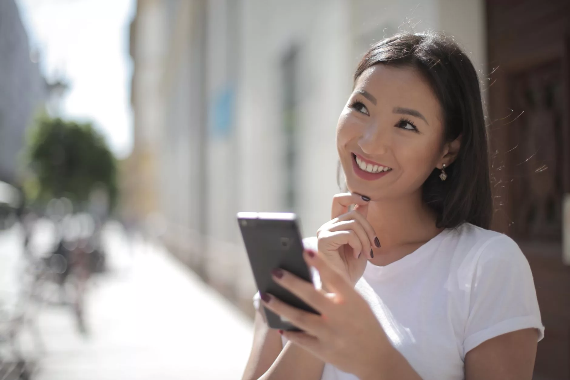 Leveraging Reviews and Web Prominence Signals in 2026 customer looking at positive ratings and reviews on smartphone screen outdoors